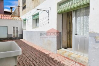 PLANTA BAJA CON PATIO EN VENTA EN VILLATORO (ÁVILA)05560 92