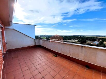 INMHOGAR VENDE DUPLEX CON TERRAZA EN ARÉVALO